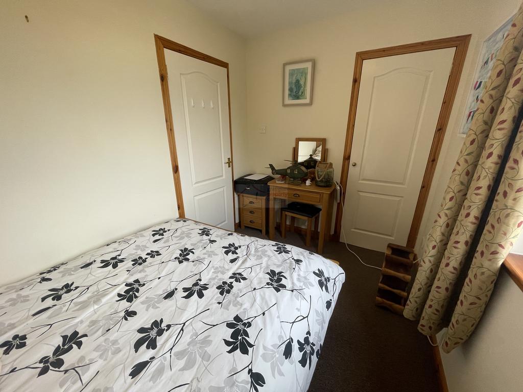 Bedroom 2b.JPG