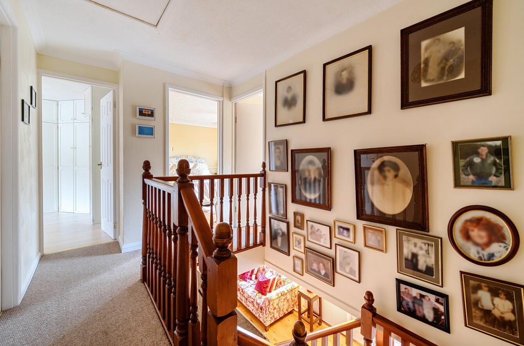 1371838 18 690209...