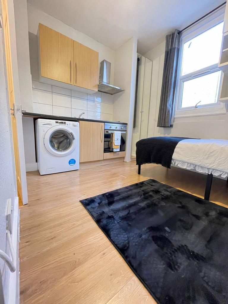 Beautiful Self-Contained Studio in Seven Sisters