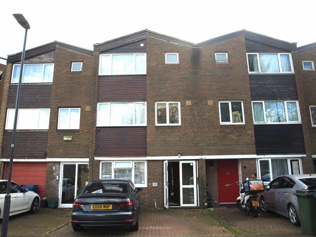 Split Level Maisonette situated off Boxtree Lane