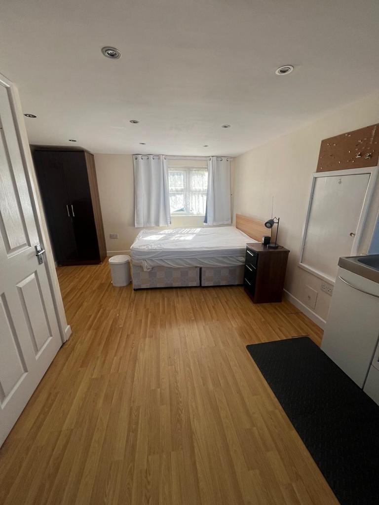 1 bed studio to rent Mortlake Road, Ilford IG1