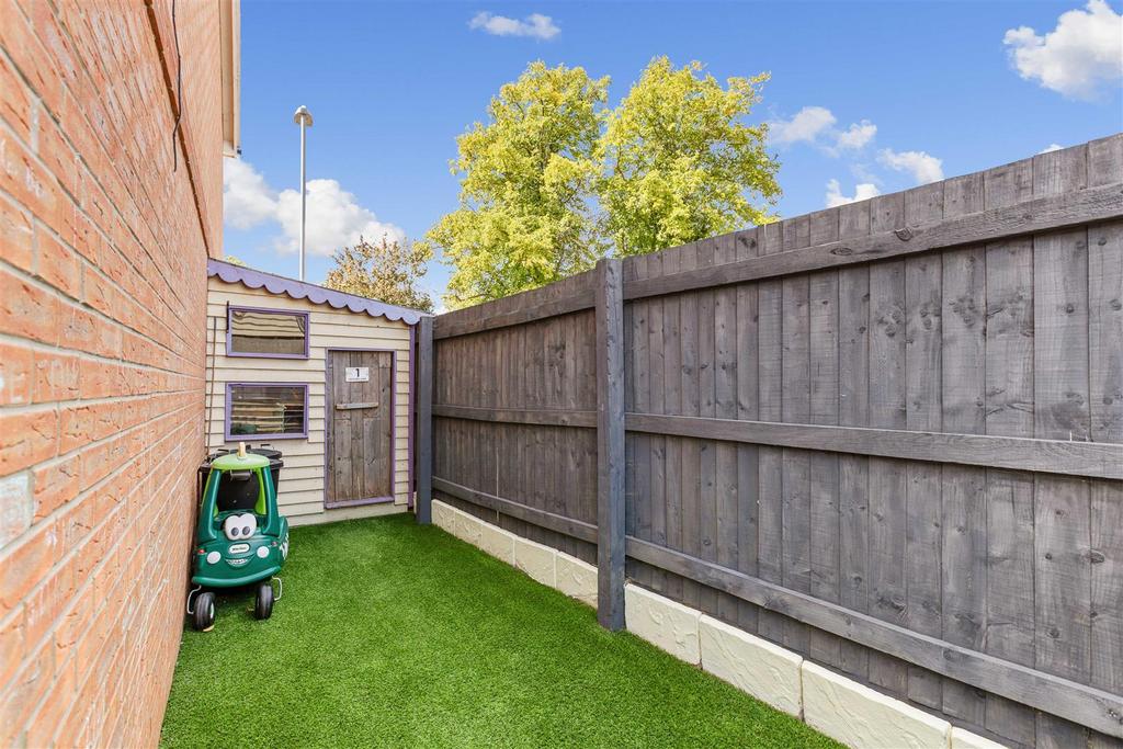 Low Maintenance Side Garden