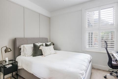 81 Trinity Road, London, SW19 8QZ