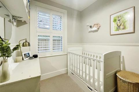 81 Trinity Road, London, SW19 8QZ