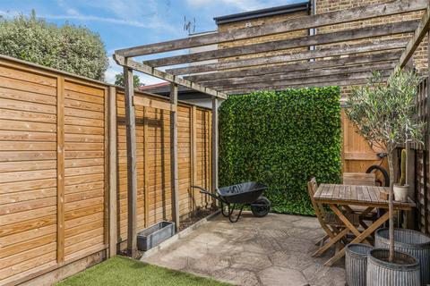 81 Trinity Road, London, SW19 8QZ