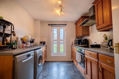 3 bedroom flat for sale, Canavan Court, Falkirk FK2