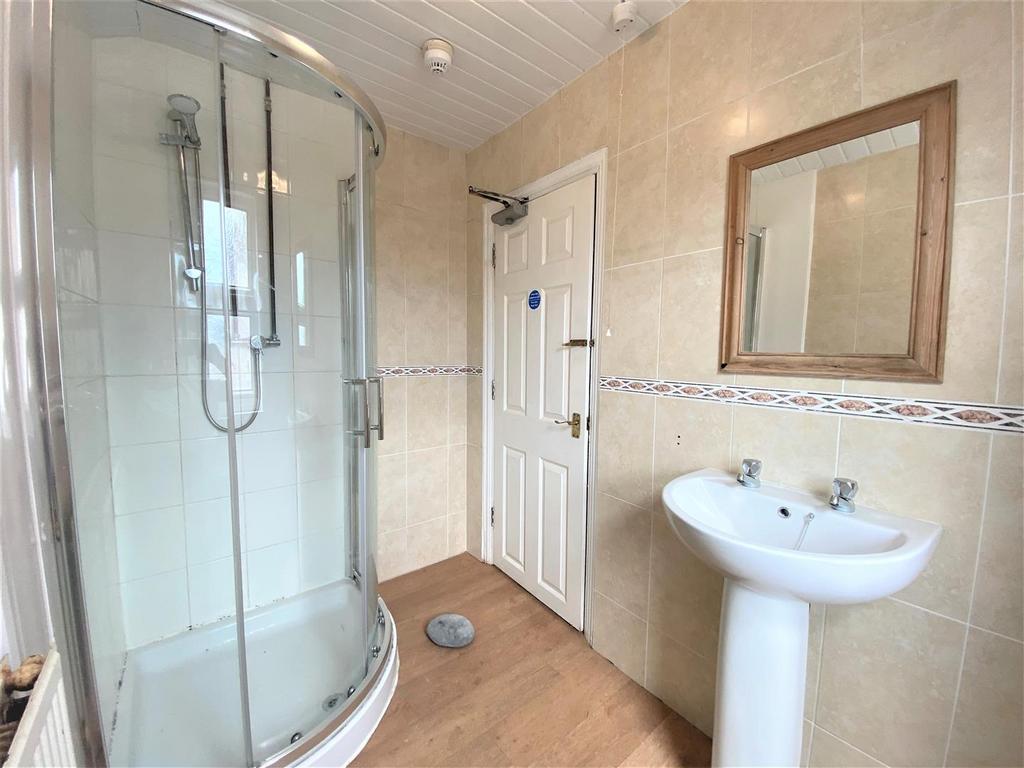 Bathroom (2).jpg