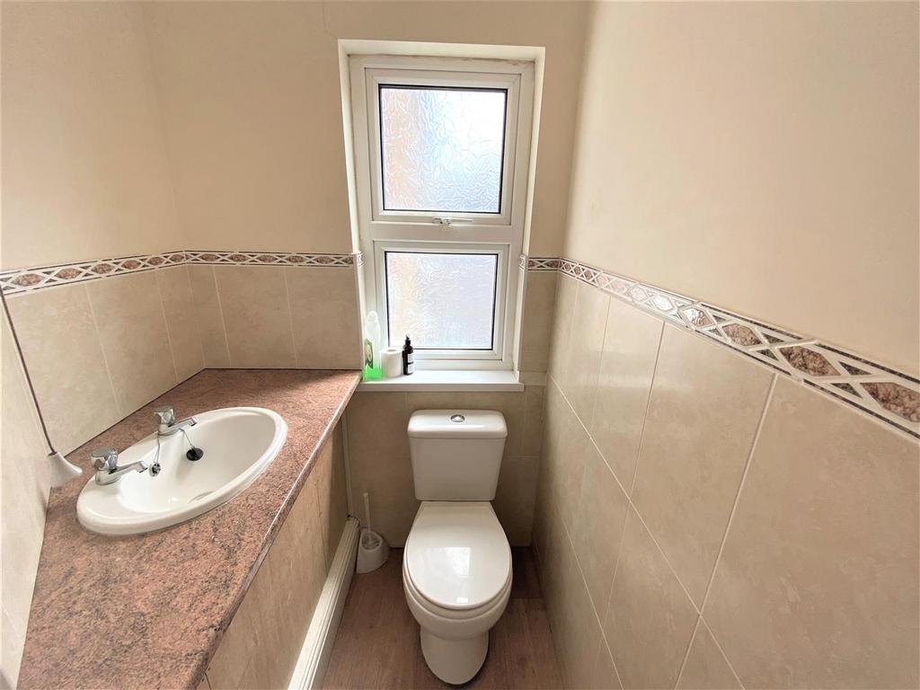 Bathroom (1).jpg