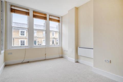 2 bedroom flat for sale, Marshfield Road, Chippenham