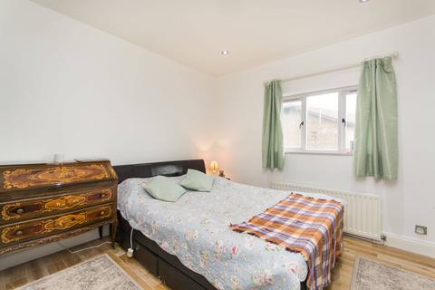 undefined, Lancaster Drive, Isle Of Dogs, London, E14