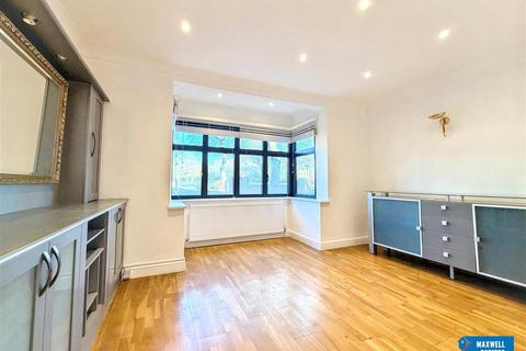 6 bedroom semi-detached house to rent, Whitchurch Lane, Edgware