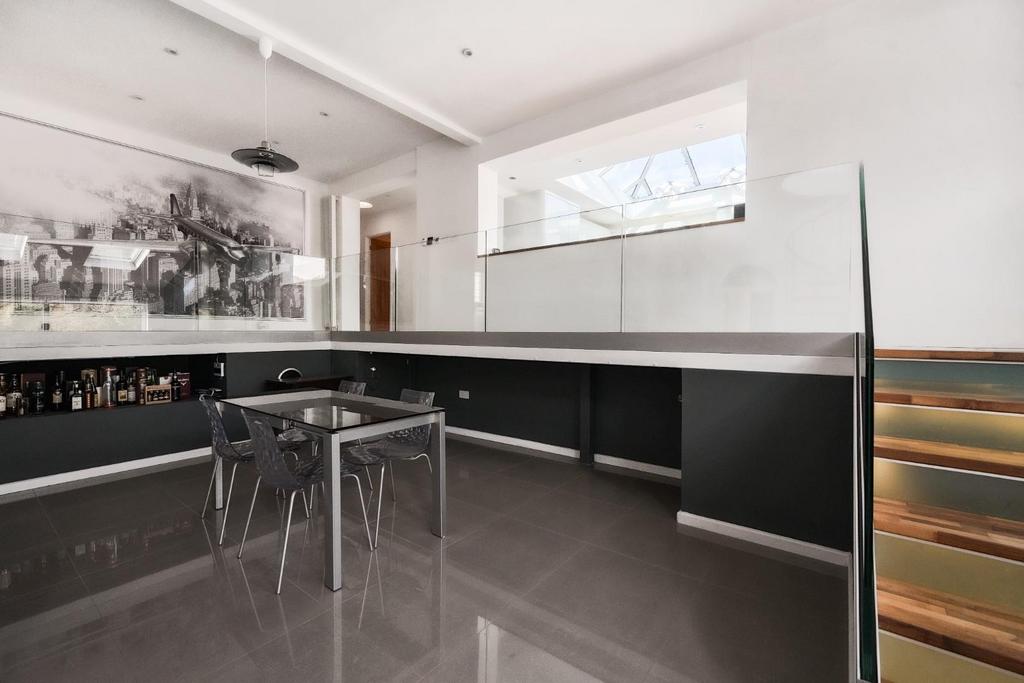 Dining Room.jpg