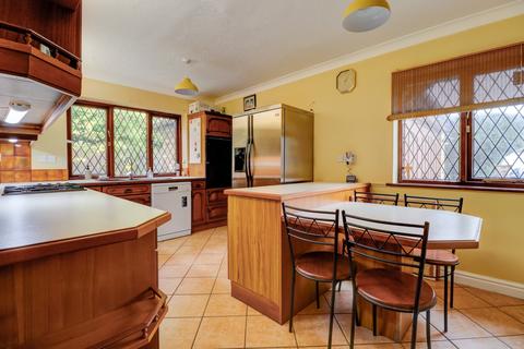 4 bedroom detached house for sale, Llanbury Close, Gerrards Cross SL9