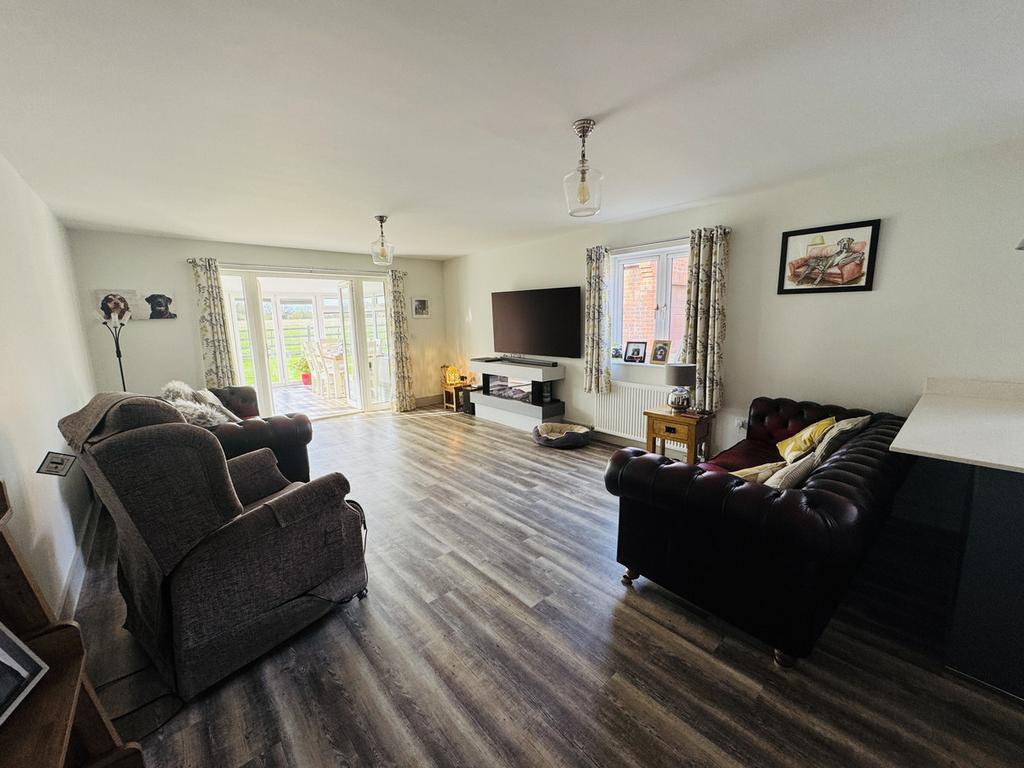 Sitting/Dining Room