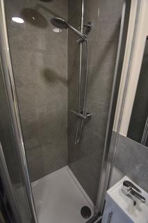 1 bedroom in a house share to rent, Byron Avenue, Hounslow, TW4