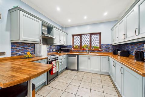 3 bedroom detached bungalow for sale, 1 Brydges Gate, Llandrinio, Llanymynech