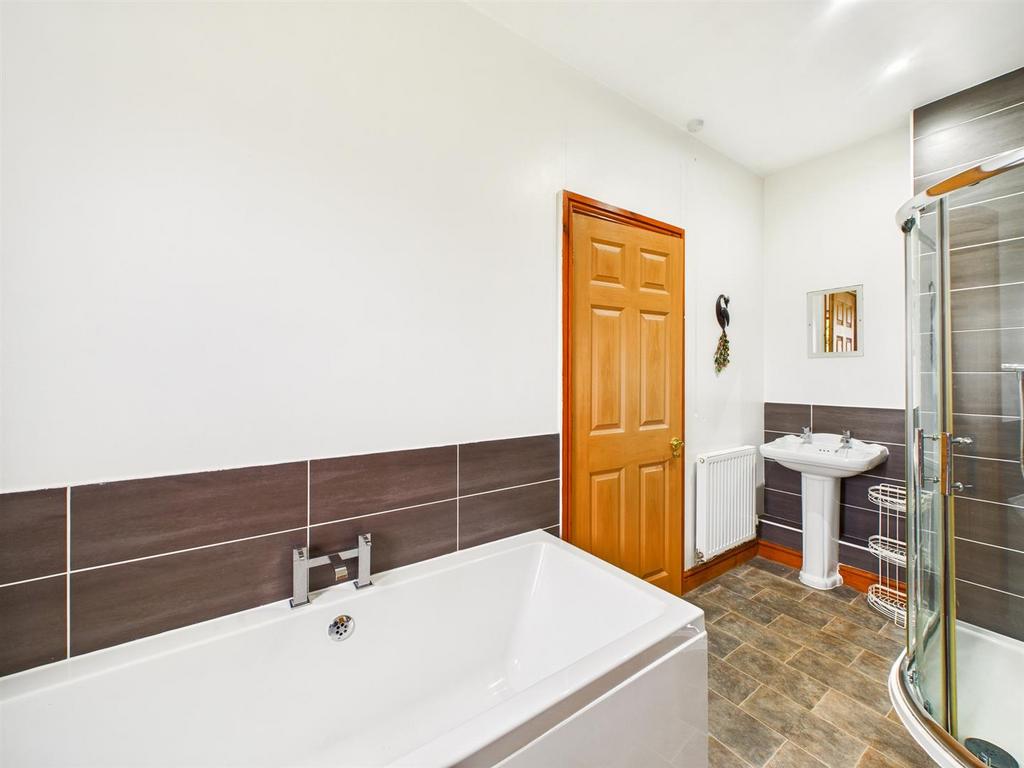 Juliet bathroom