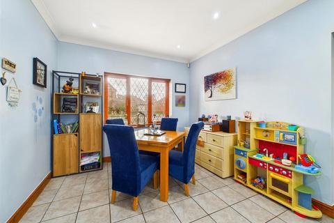 3 bedroom detached bungalow for sale, 1 Brydges Gate, Llandrinio, Llanymynech