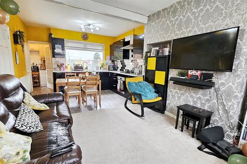 2 bedroom semi-detached house for sale, Wansbeck Gardens, Netherhall