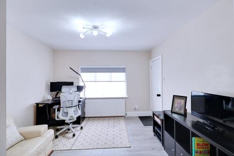 undefined, Hall Avenue, Aveley RM15