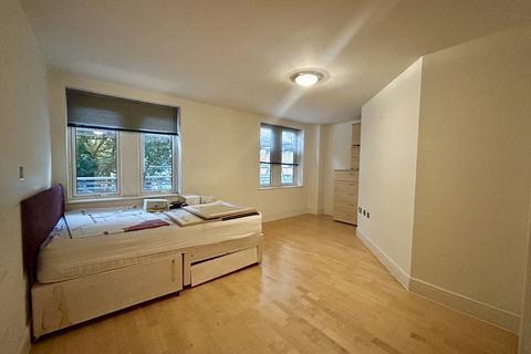 undefined, Flat 4 St. Nicholas Court, Ipswich, Suffolk IP1 1TG