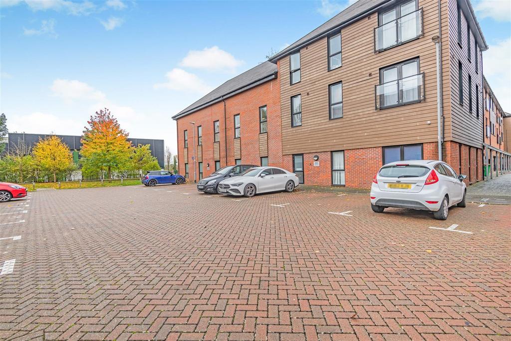 8669165-exterior01.jpg