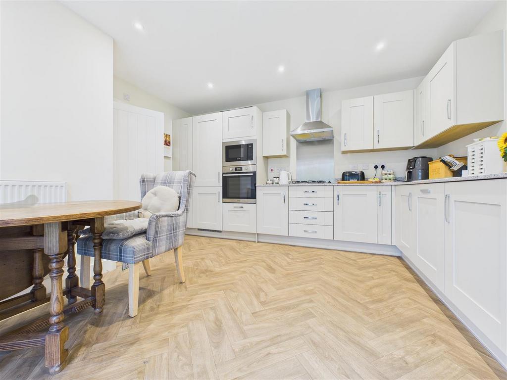 CAM02453 G0-PR0215-STILL007.jpg