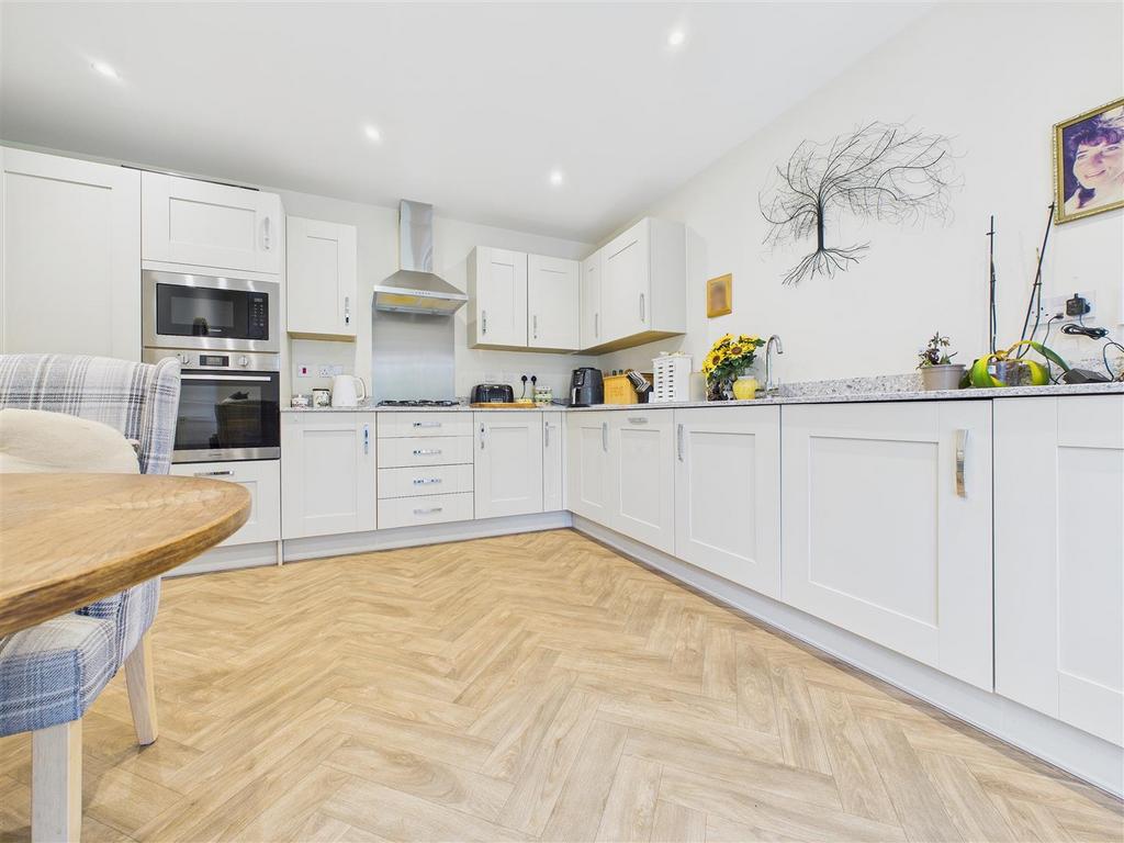 CAM02453 G0-PR0215-STILL008.jpg