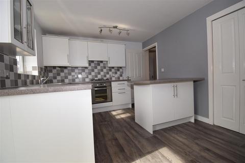 3 bedroom detached house to rent, Oak Drive, Barton-Upon-Humber