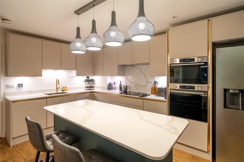 4 bedroom link detached house for sale, Cambridge Square, Redhill, Surrey, RH1