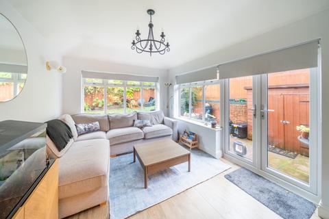 4 bedroom link detached house for sale, Cambridge Square, Redhill, Surrey, RH1