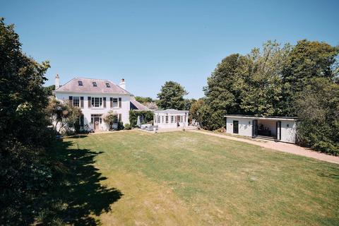 5 bedroom semi-detached house to rent, La Route De Maufant, Jersey JE2