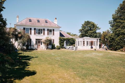 5 bedroom semi-detached house to rent, La Route De Maufant, Jersey JE2