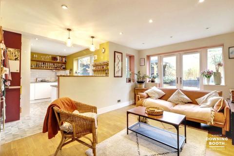 30 Lynfield Road, Lichfield, WS13 7BU