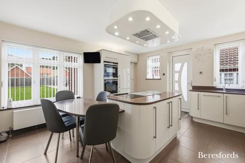6 bedroom detached house for sale, Beaumont Road, Great Oakley, CO12