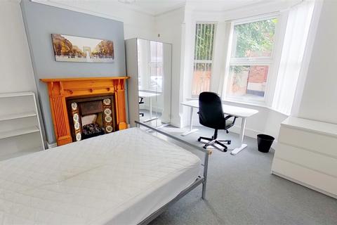 5 bedroom house to rent, Church Avenue, Nottingham NG7