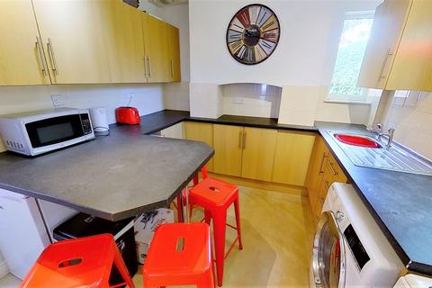 5 bedroom house to rent, Church Avenue, Nottingham NG7