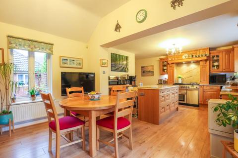 5 bedroom detached house for sale, Samwell Way, Northampton NN4