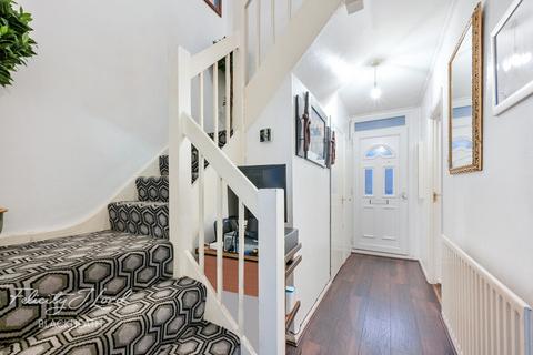 3 bedroom terraced house for sale, Felspar Close, Plumstead
