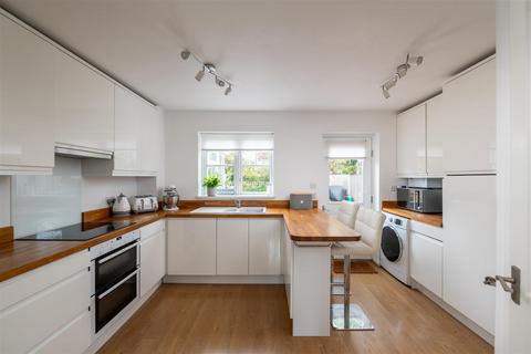 3 bedroom detached house for sale, Larksfield, Horley