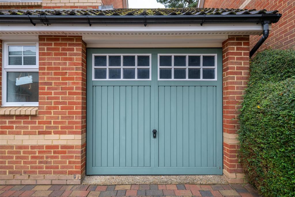 4 Larksfield externals-3.jpg