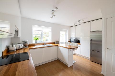 3 bedroom detached house for sale, Larksfield, Horley