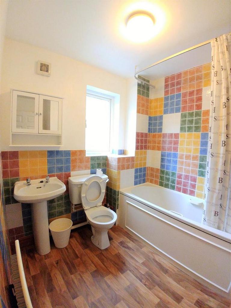 8 bathroom.jpg