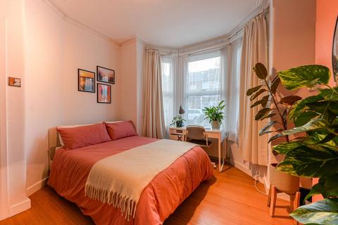2 bedroom flat to rent, Musard Road, Barons Court, London, W6