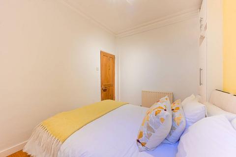 2 bedroom flat to rent, Musard Road, Barons Court, London, W6
