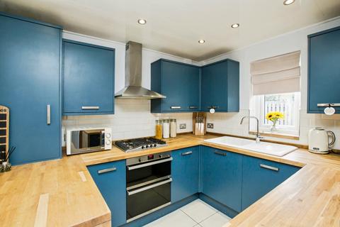 3 bedroom semi-detached house for sale, Highmoor Crescent, West Yorkshire HD6