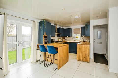 3 bedroom semi-detached house for sale, Highmoor Crescent, West Yorkshire HD6