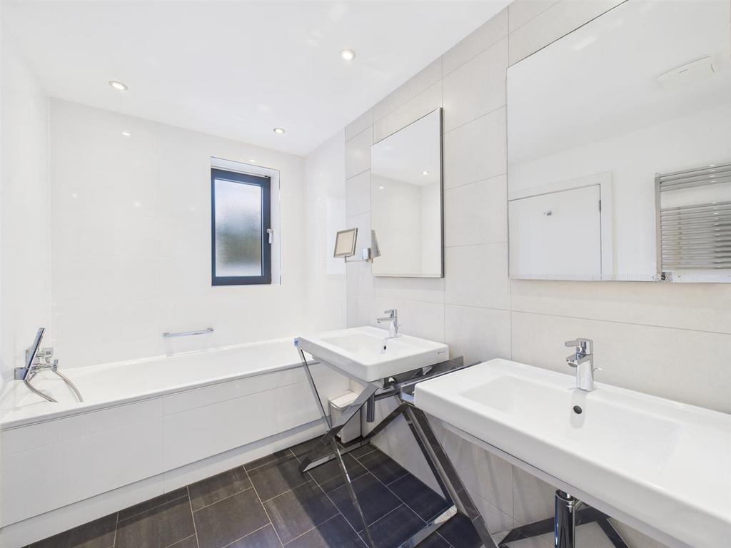CAM05469 G0-PR0028-STILL018.jpg