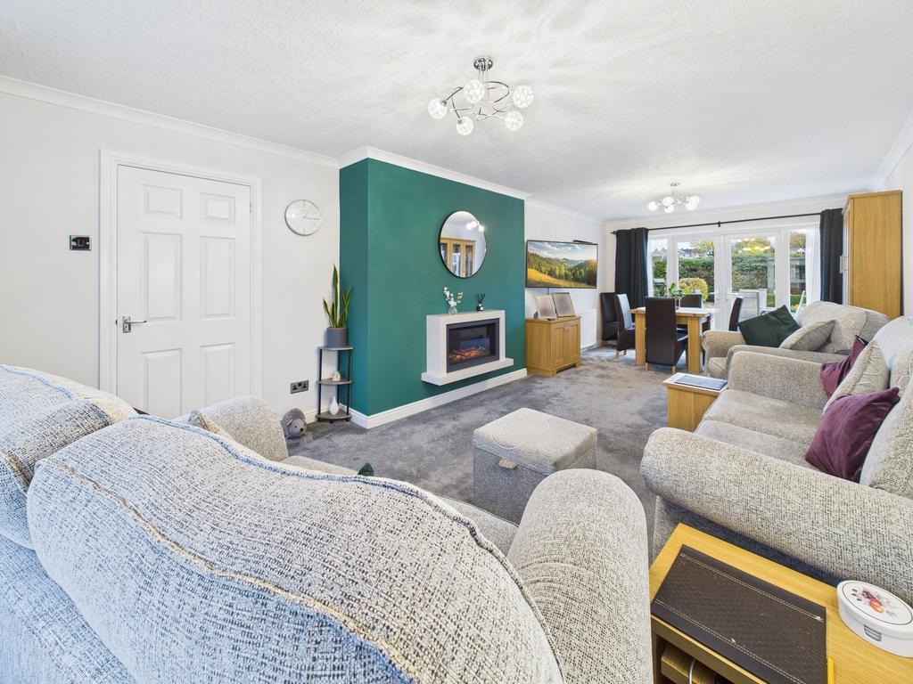 Lounge/Dining Room