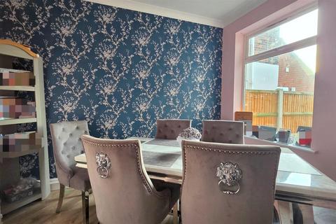 4 bedroom terraced house for sale, High Street, Gorleston